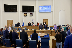 Заседание Новгородской областной Думы началось с минуты молчания