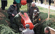 Ежегодно накануне Дня Победы в Мясном Бору проходит захоронение останков бойцов Красной Армии, поднятых в ходе осенней и весенней Вахт Памяти