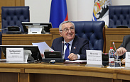 Юные новгородцы примерили на себя роль депутатов регионального парламента