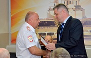 Сотрудники новгородской Госавтоинспекции отмечают профессиональный праздник