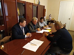 Председатель комитета областной Думы по социальной политике Александр Рыбка провел прием граждан