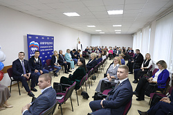 Депутаты Новгородской областной Думы принимают участие в проекте «Академия молодых политиков»