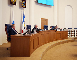 Новгородская областная Дума продлила действие мер поддержки медработников