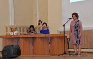Елена Писарева вручила медали выпускникам гимназии "Исток", с отличием окончившим обучение
