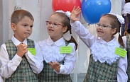 Елена Писарева и Алексей Чурсинов встретили День знаний в своей родной школе