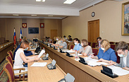 Члены профильного комитета поддержали законопроект, расширяющий круг медиков, претендующих на дополнительные меры соцподдержки