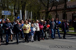 Депутаты Новгородской областной Думы приняли участие в первомайском шествии