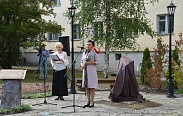 На месте находки первой берестяной грамоты открыт памятный знак
