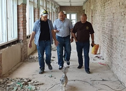 Заместитель председателя Новгородской областной Думы Владимир Королёв посетил с рабочим визитом среднюю школу № 1 в Валдае