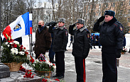 Председатель областной Думы возложила цветы к стелле "Город воинской славы"