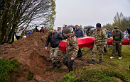 В деревне Мясной Бор предали земле останки 160 воинов