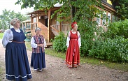 Елена Писарева познакомила лидеров новгородского женского движения с уникальным новгородским промыслом