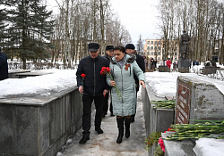 Ольга Борисова приняла участие в мероприятиях, приуроченных к 78-ой годовщине освобождения Старой Руссы от немецко-фашистских захватчиков.