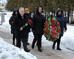 Память о подвиге объединяет новгородцев всех поколений