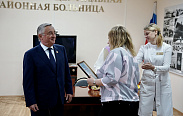 В Международный день медицинской сестры сотрудники Боровичской ЦРБ отмечены наградами Новгородской областной Думы
