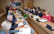 Парламентарии Северо-Запада обсудили в Великом Новгороде законодательные инициативы в социальной сфере