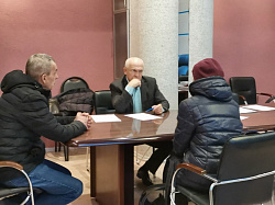 Депутат Сергей Хвостиков провел прием граждан