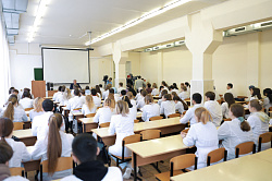 Юрий Бобрышев встретился с будущими медиками