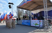 Депутаты Новгородской областной Думы приняли участие в первомайском шествии