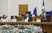 Юные новгородцы примерили на себя роль депутатов регионального парламента