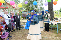 Елена Писарева поздравила жителей д. Дуброви с Днем деревни 
