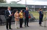В сквере "Мужества" в Великом Новгороде отметили День ВДВ