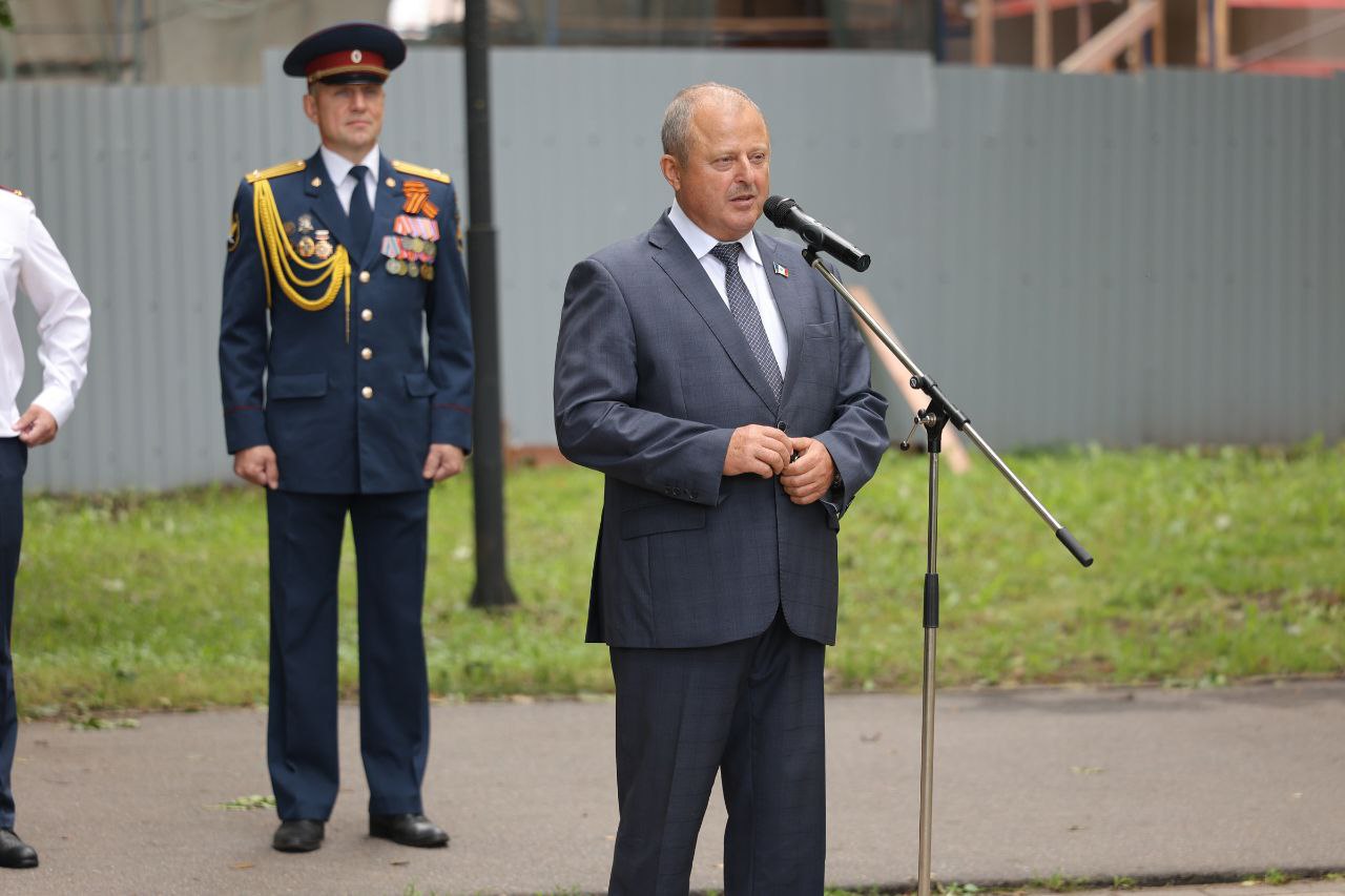 Вице-спикер Владимир Королёв поприветствовал молодых сотрудников УФСИН России по Новгородской области